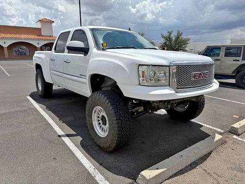 2008 GMC Sierra 1500 Crew Cab Denali Pickup 4D 6 1/2 ft