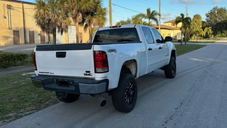 2008 GMC Sierra Heavy Duty 3rd Gen - Image 2 of 8