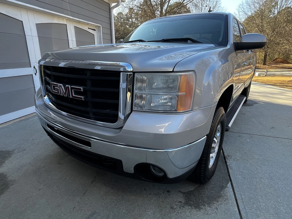 2008 GMC Sierra Heavy Duty 2nd Gen - Image 2 of 31