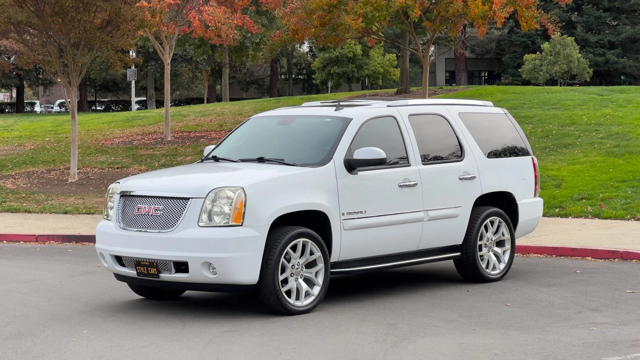2008 GMC Yukon 3rd Gen - Image 2 of 31