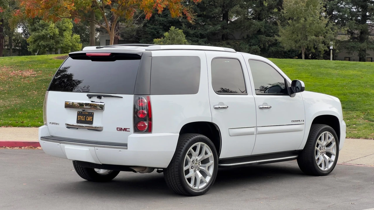 2008 GMC Yukon 3rd Gen - Image 18 of 31