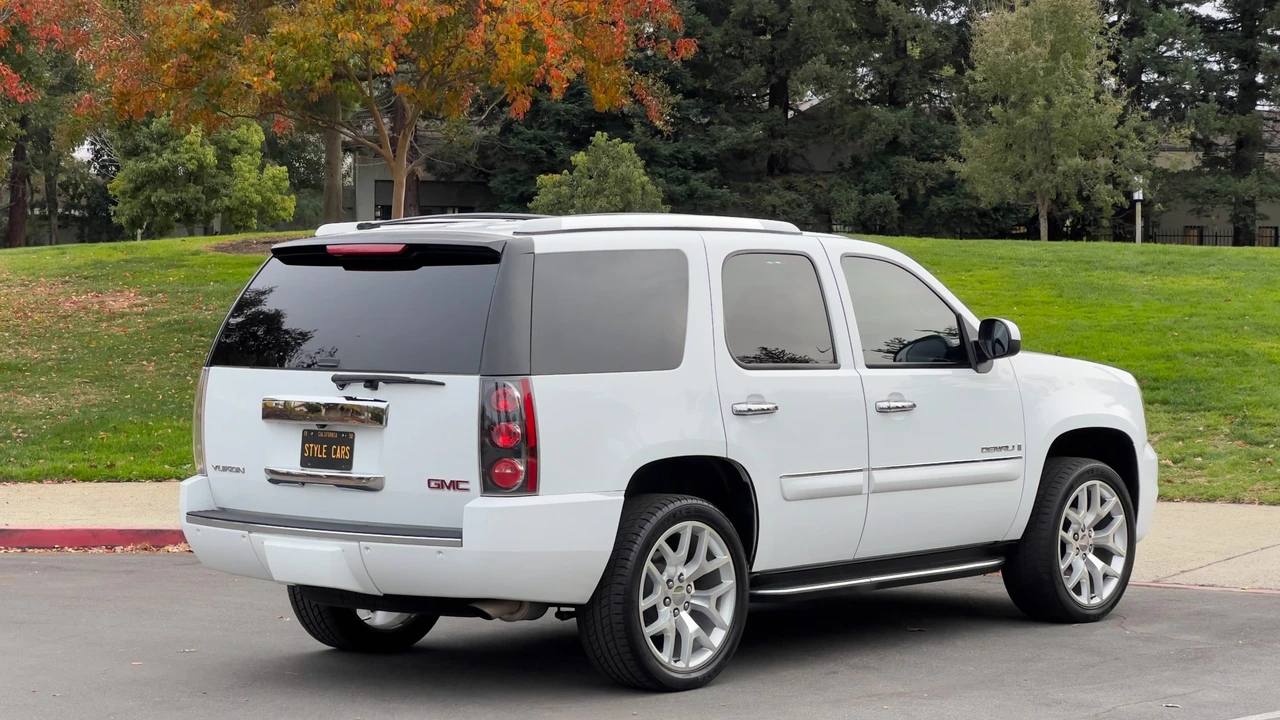 2008 GMC Yukon 3rd Gen - Image 19 of 31