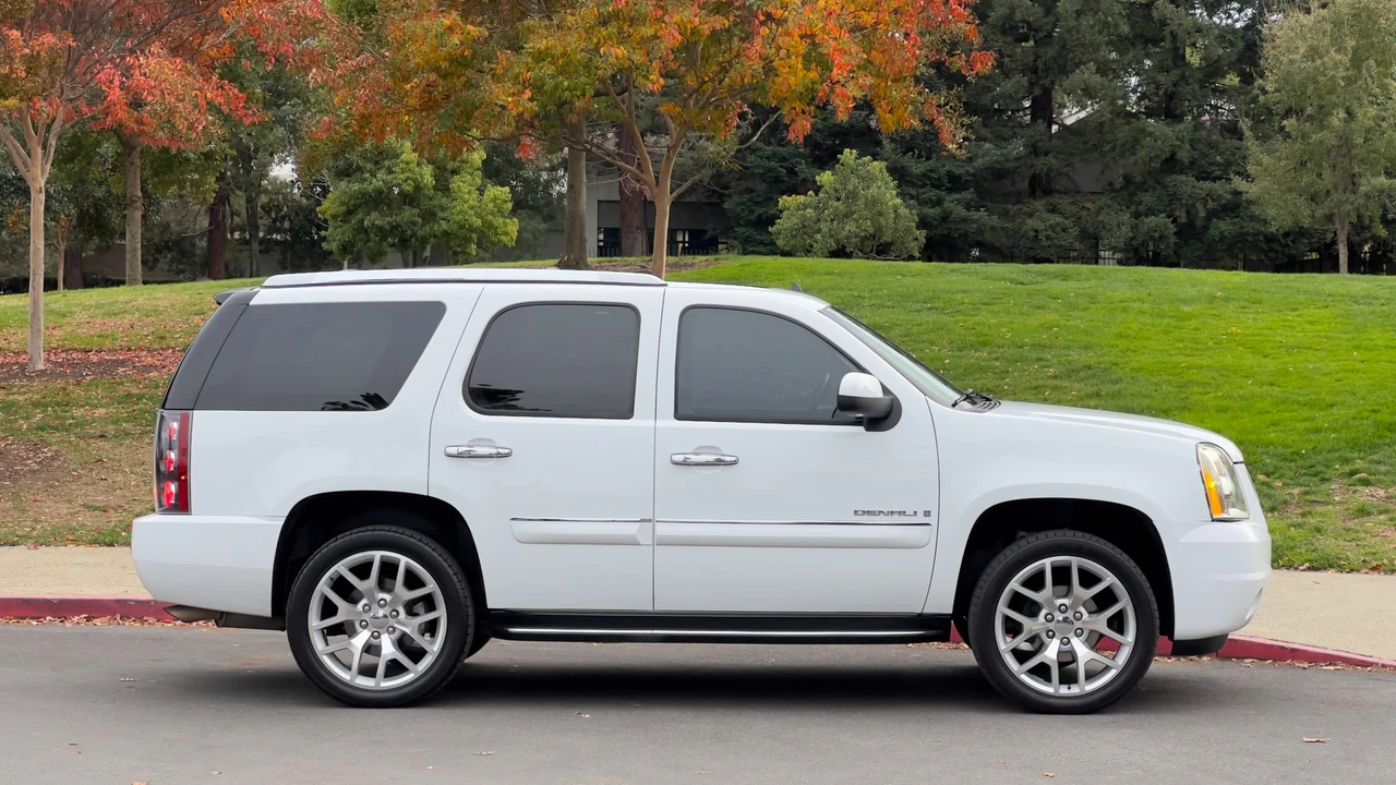 2008 GMC Yukon 3rd Gen - Image 17 of 31