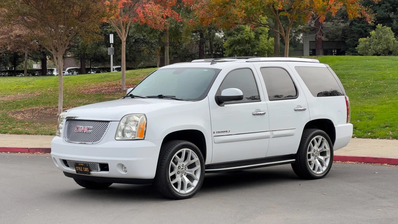 2008 GMC Yukon 3rd Gen - Image 3 of 31