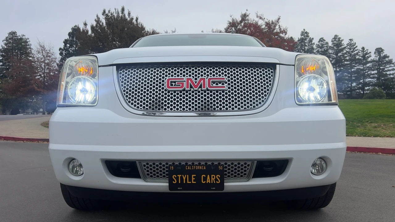 2008 GMC Yukon 3rd Gen - Image 11 of 31