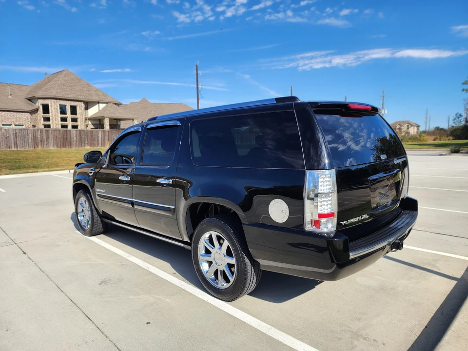 2008 GMC Yukon 3rd Gen - Image 10 of 31