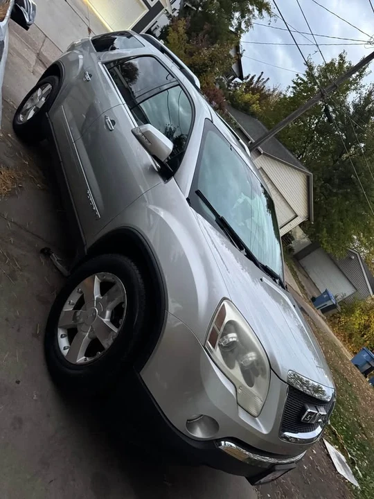 2008 GMC Acadia - Image 2 of 8