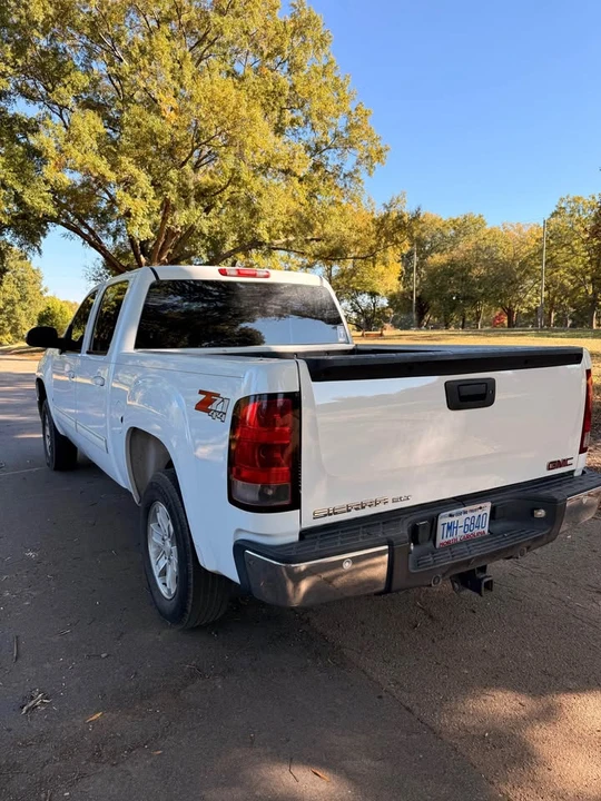 2008 GMC Sierra 3rd Gen - Image 2 of 10