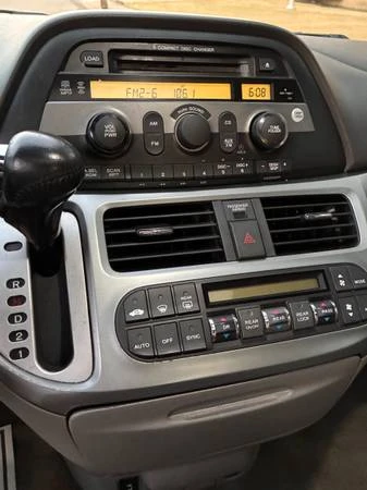 2008 Honda Odyssey - Image 16 of 17