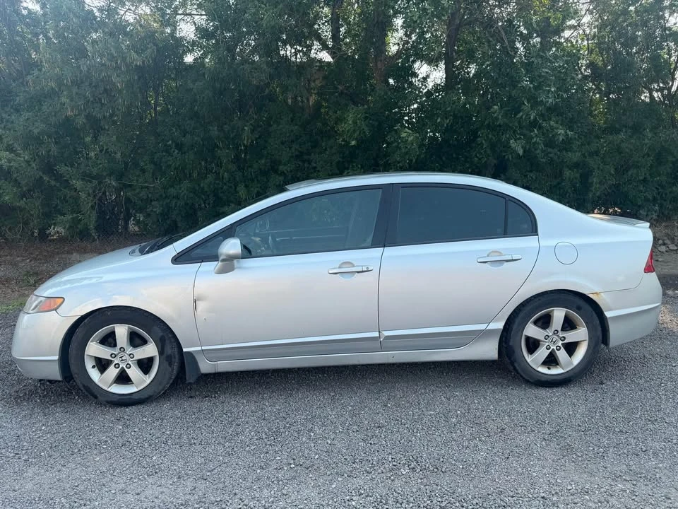2008 Honda Civic 8th Gen - Image 2 of 10