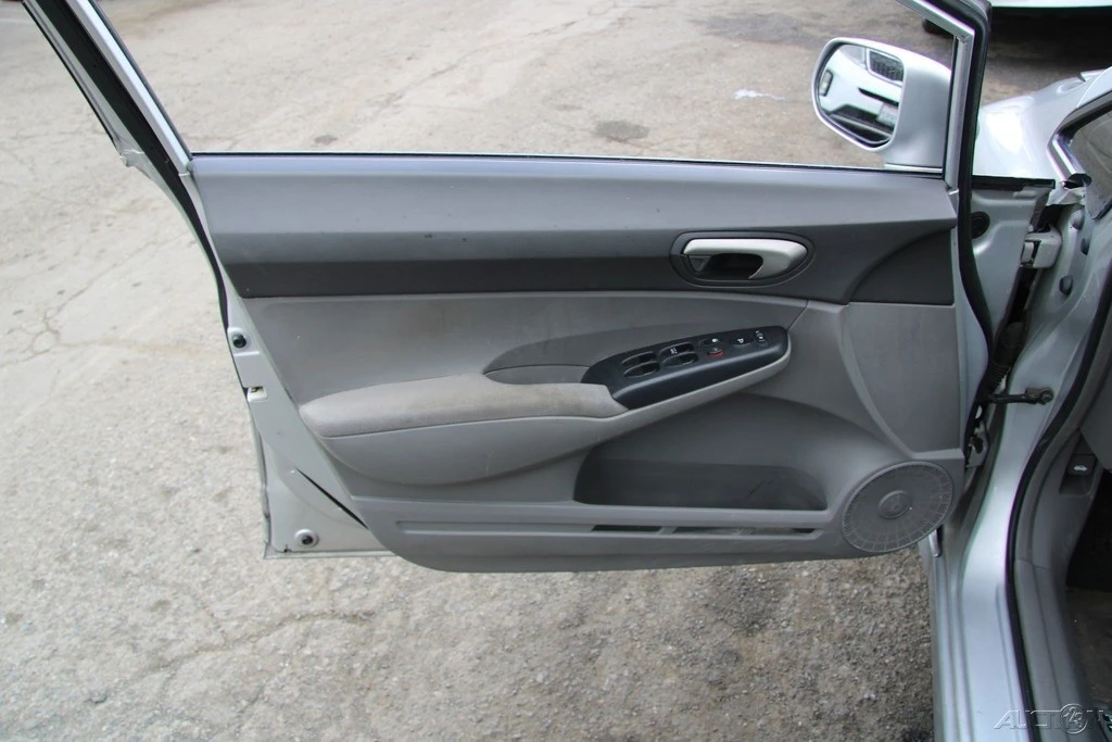 2008 Honda Civic 8th Gen - Image 11 of 21