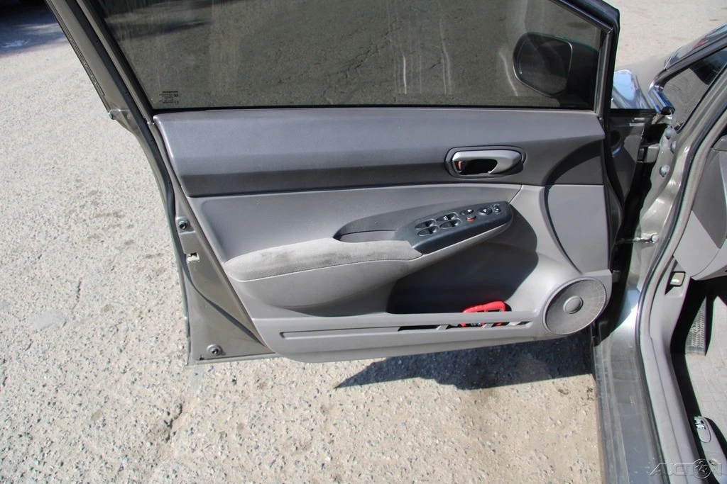2008 Honda Civic 8th Gen - Image 13 of 21