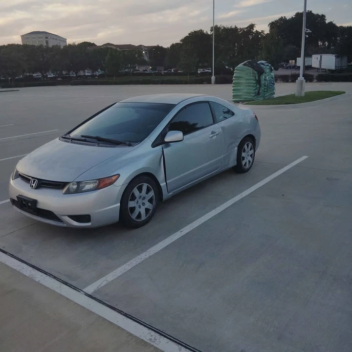 2008 Honda Civic 8th Gen - Image 2 of 11