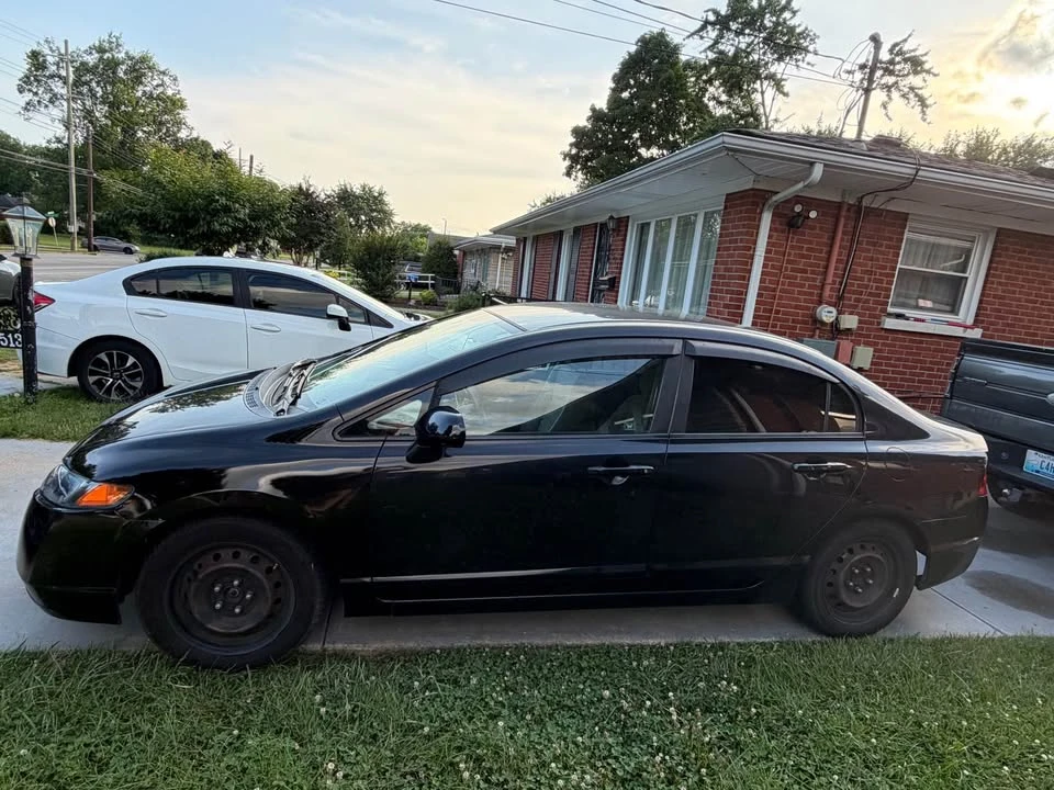 2008 Honda Civic 8th Gen - Image 2 of 4