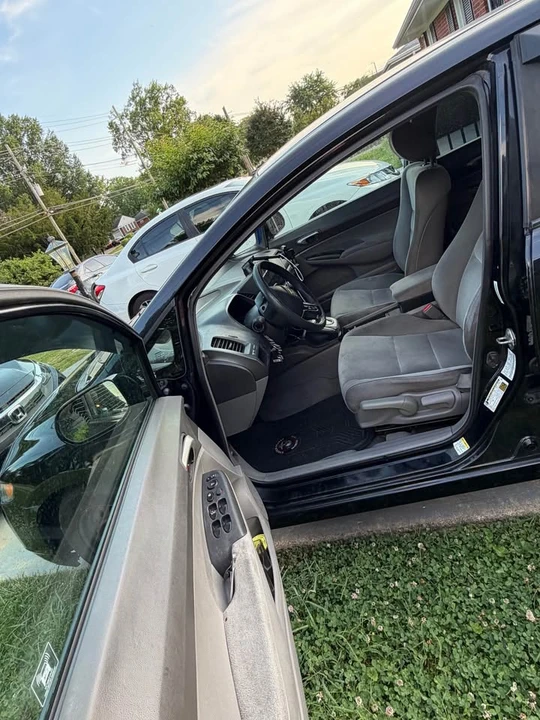 2008 Honda Civic 8th Gen - Image 3 of 4