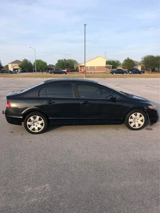 2008 Honda Civic 8th Gen - Image 2 of 15