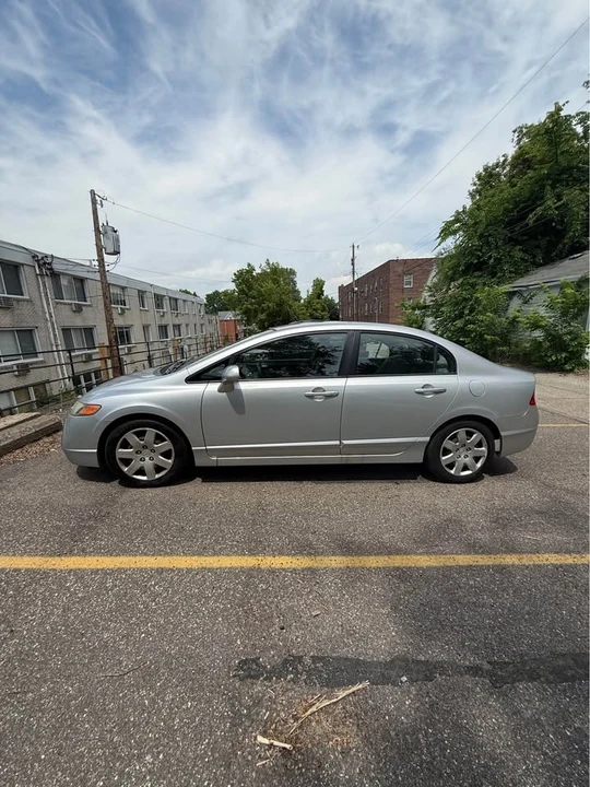 2008 Honda Civic 8th Gen - Image 2 of 10