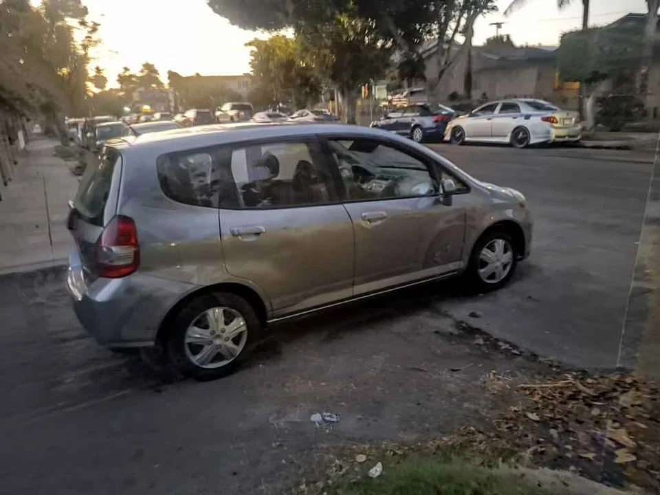 2008 Honda Fit - Image 5 of 10