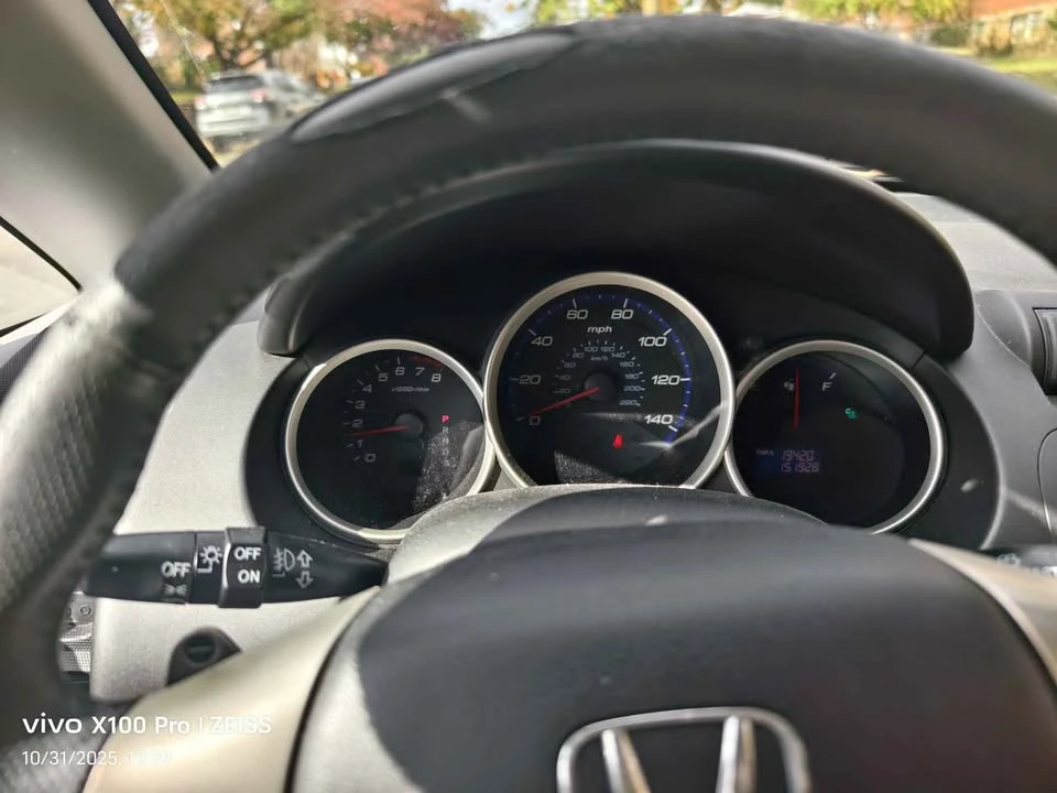 2008 Honda Fit - Image 6 of 8