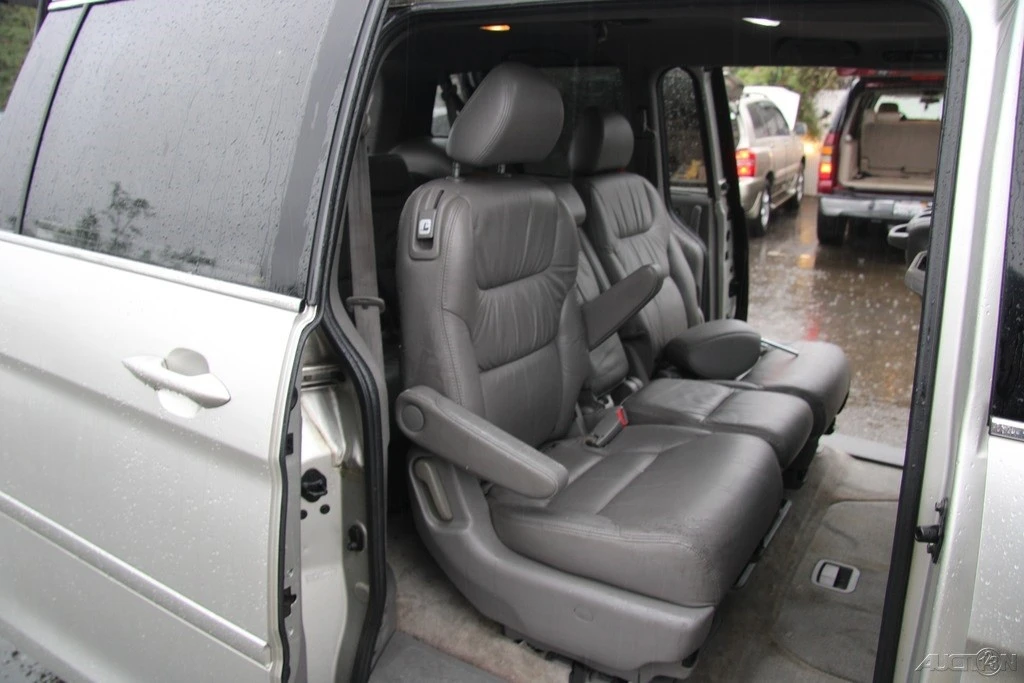 2008 Honda Odyssey - Image 19 of 21