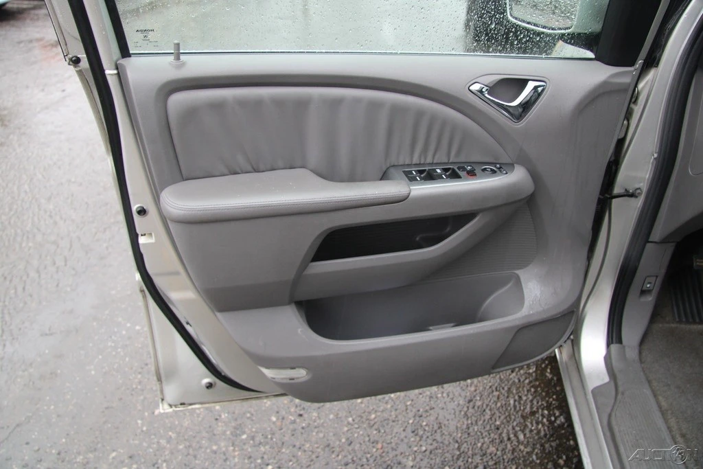 2008 Honda Odyssey - Image 11 of 21