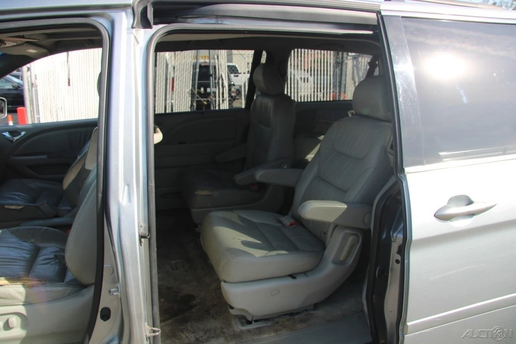 2008 Honda Odyssey - Image 20 of 21