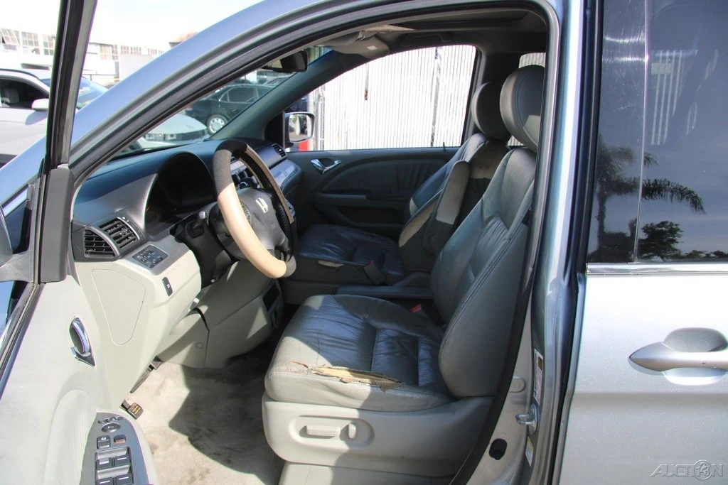 2008 Honda Odyssey - Image 15 of 21