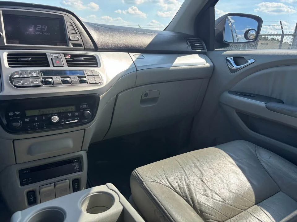 2008 Honda Odyssey - Image 10 of 18
