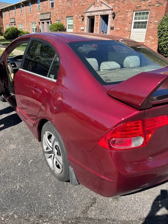 2008 Honda Civic 8th Gen - Image 2 of 4