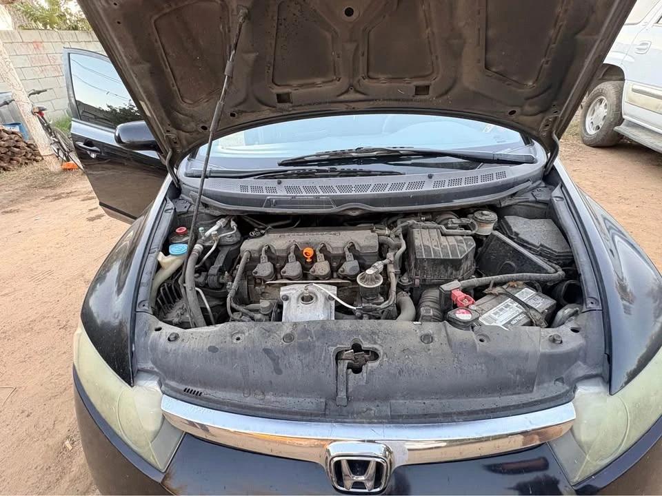 2008 Honda Civic 8th Gen - Image 2 of 4