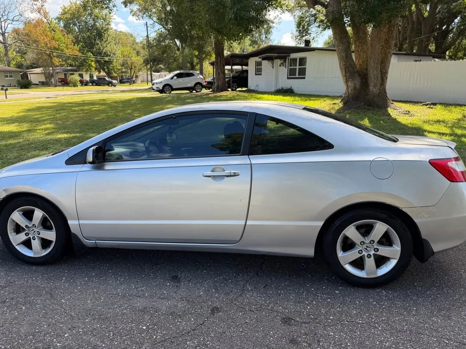 2008 Honda Civic 8th Gen - Image 2 of 12