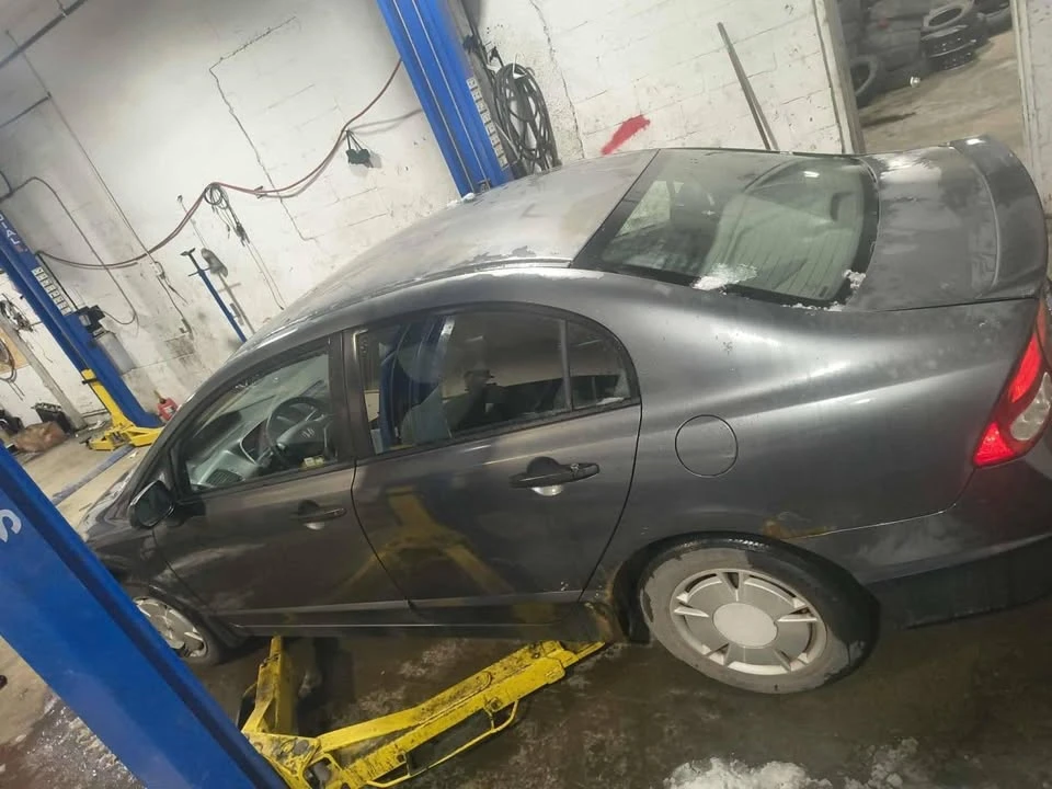 2008 Honda Civic 8th Gen - Image 2 of 6