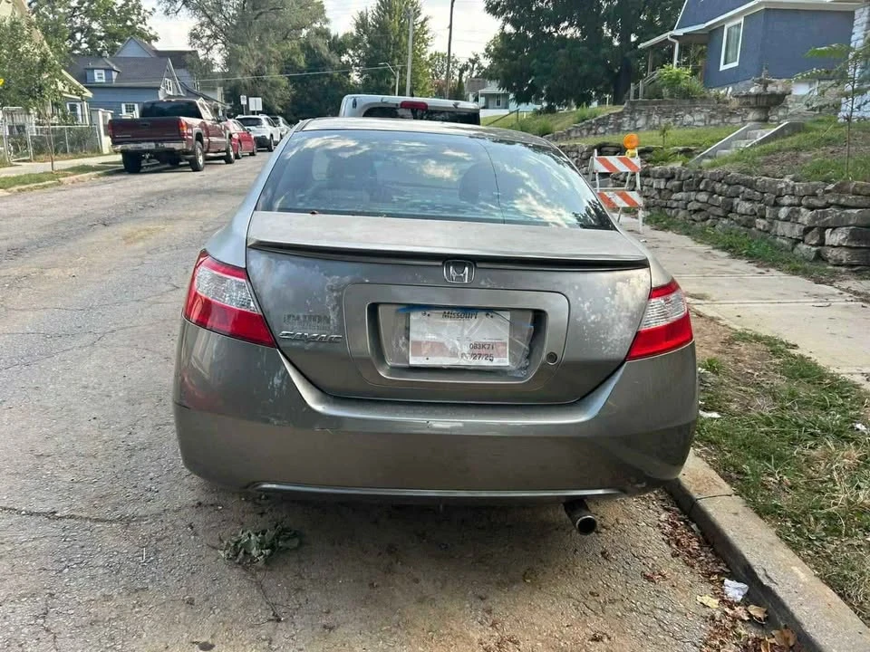 2008 Honda Civic 8th Gen - Image 2 of 3