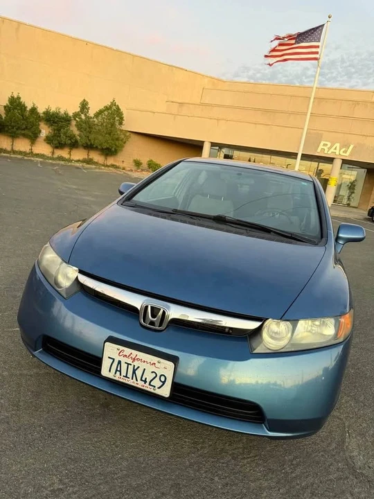 2008 Honda Civic 8th Gen - Image 2 of 15