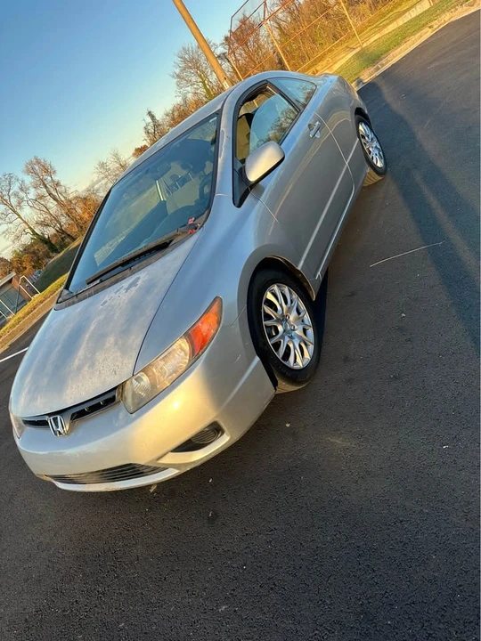 2008 Honda Civic 8th Gen - Image 2 of 6