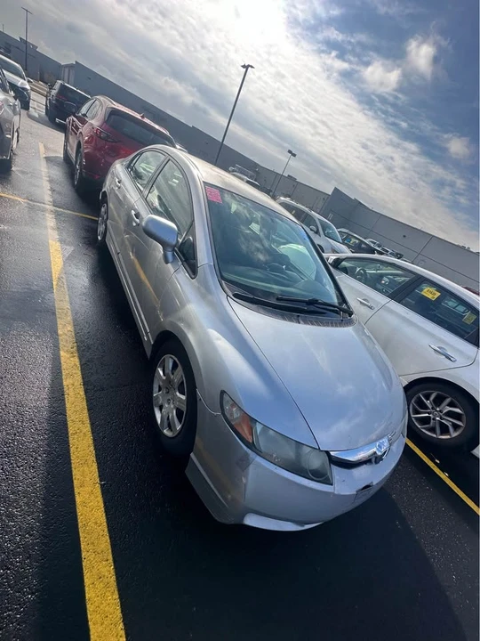 2008 Honda Civic 8th Gen - Image 2 of 9