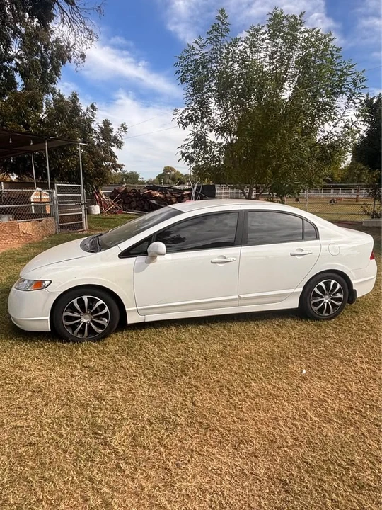 2008 Honda Civic 8th Gen - Image 2 of 5
