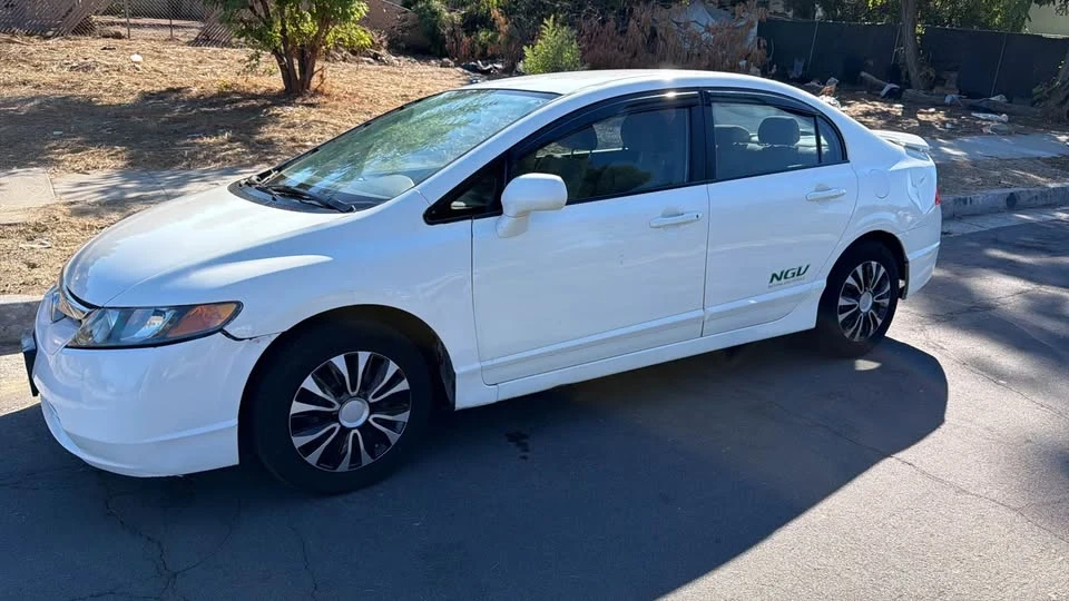 2008 Honda Civic 8th Gen - Image 2 of 16