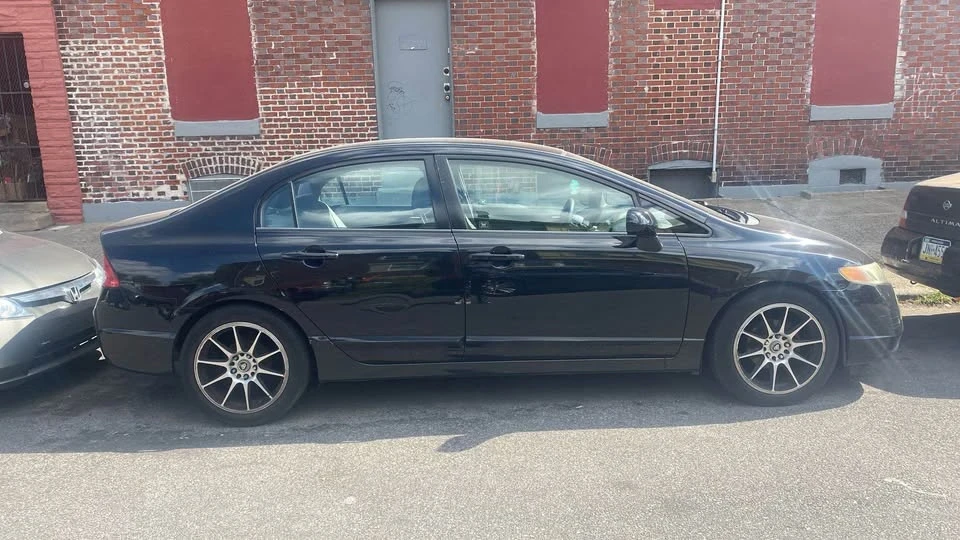 2008 Honda Civic 8th Gen - Image 2 of 3
