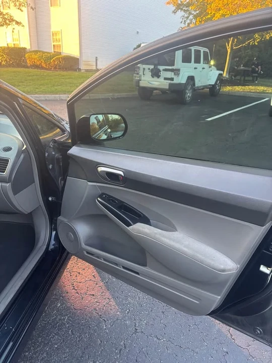 2008 Honda Civic 8th Gen - Image 9 of 12