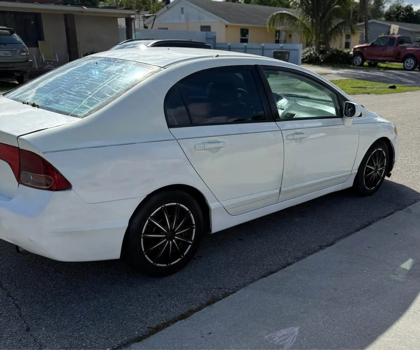 2008 Honda Civic 8th Gen - Image 3 of 7