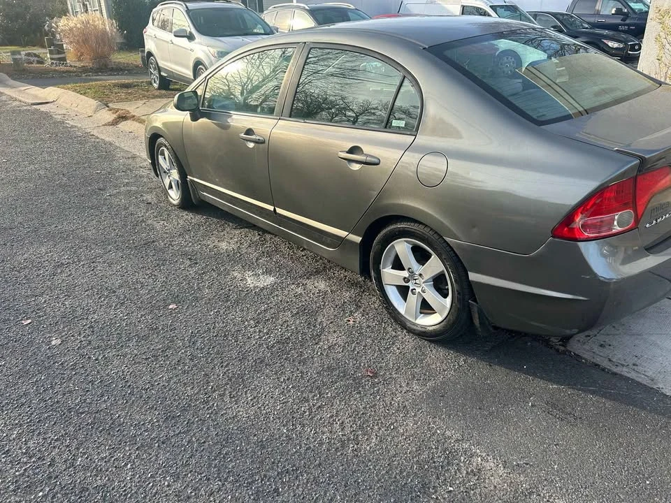 2008 Honda Civic 8th Gen - Image 2 of 11