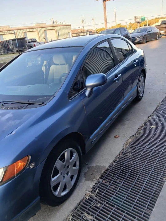 2008 Honda Civic 8th Gen - Image 2 of 4