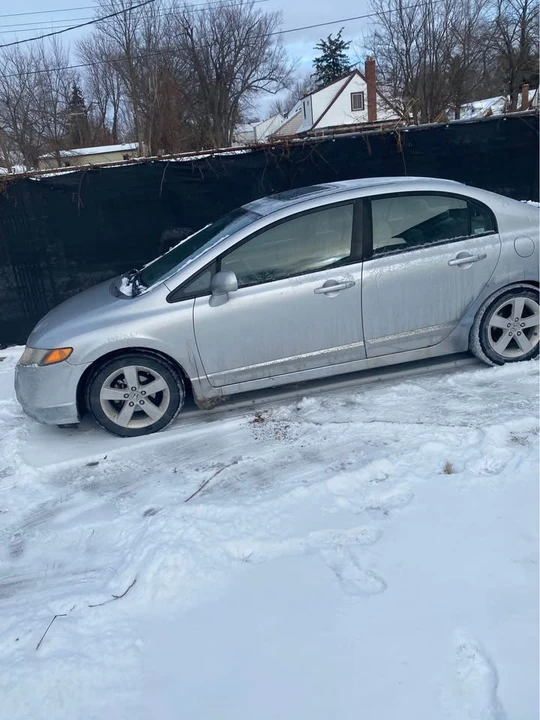 2008 Honda Civic 8th Gen - Image 2 of 8