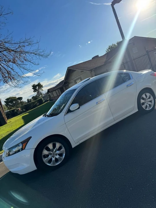 2008 Honda Civic 8th Gen - Image 3 of 15