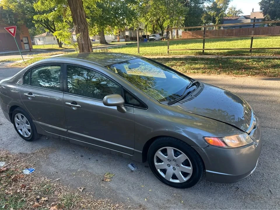 2008 Honda Civic 8th Gen - Image 3 of 9