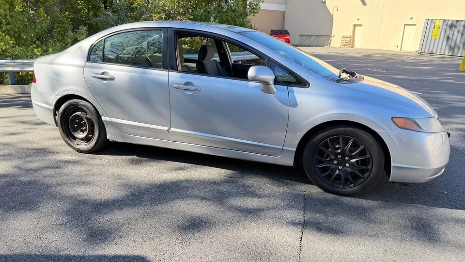 2008 Honda Civic 8th Gen - Image 4 of 9