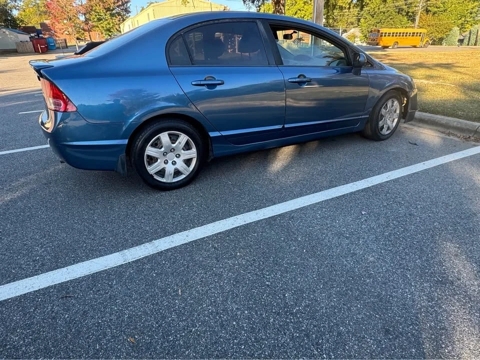 2008 Honda Civic 8th Gen - Image 3 of 9