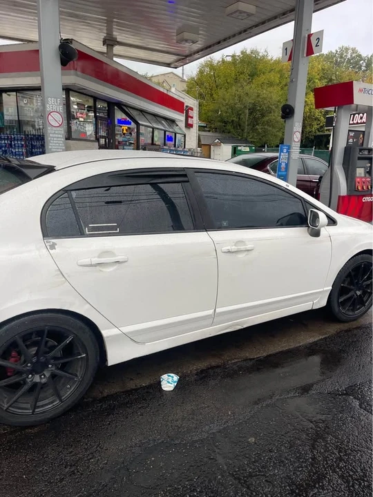2008 Honda Civic 8th Gen - Image 2 of 11