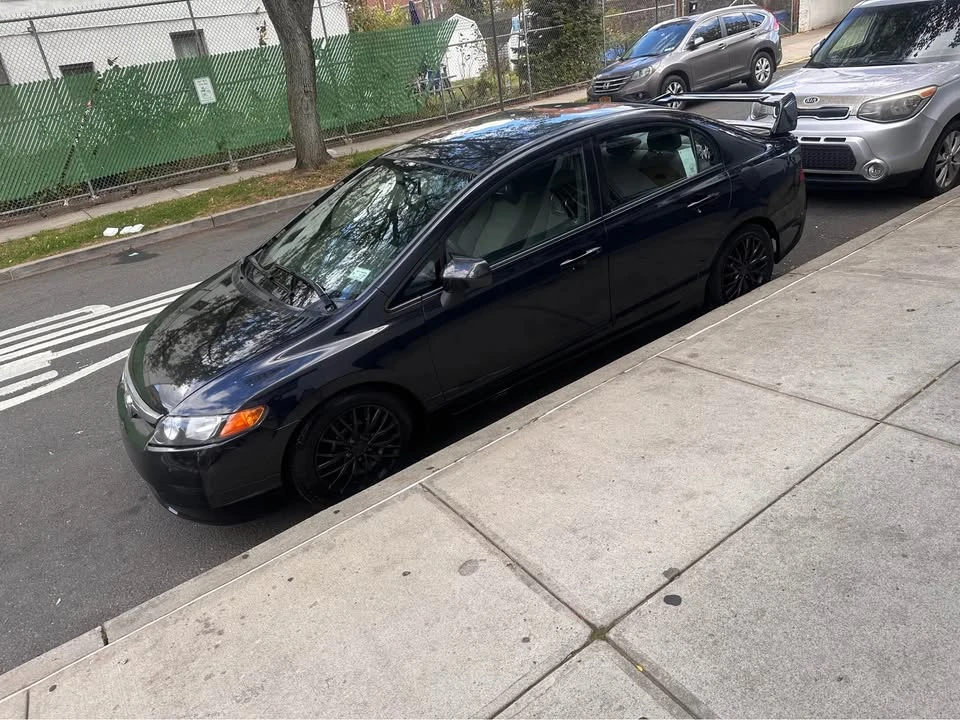 2008 Honda Civic 8th Gen - Image 2 of 4